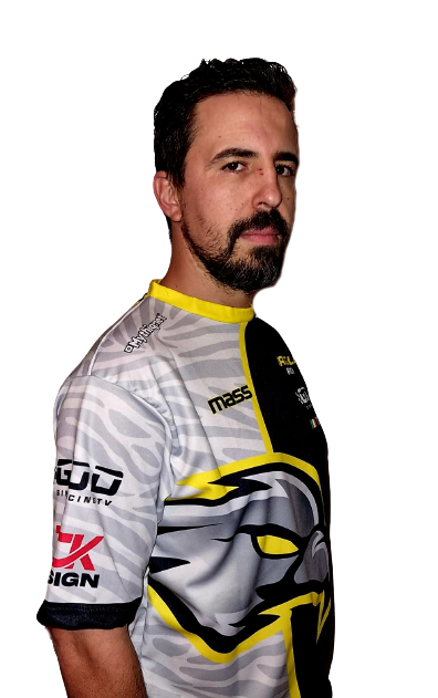 Giulio Bettini in the Raggioli eSports jersey